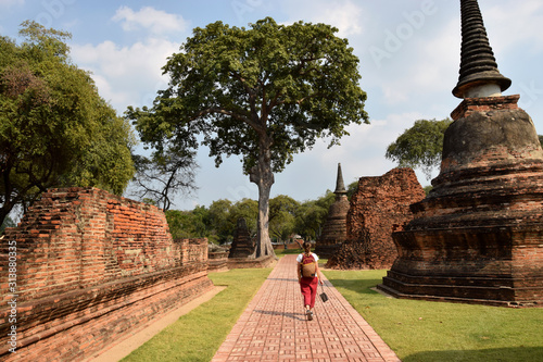 Follow me in the ruins of ayutthaya