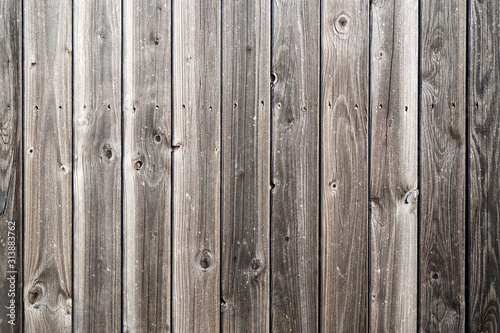 Dekorative Bretterwand mit feinen braunen Holzstrukturen als Hintergrund