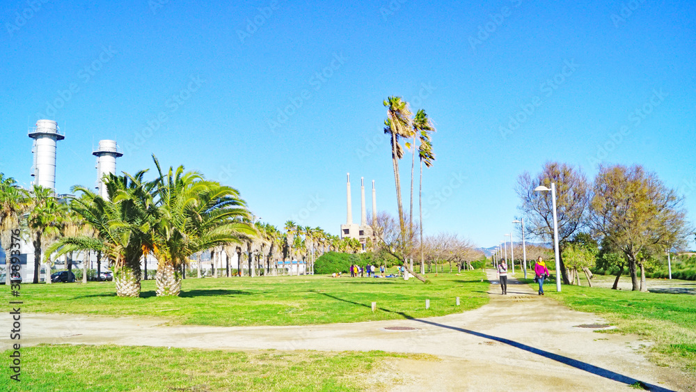 Naklejka premium Playa de San Adriá del Besós vacía en Invierno, Barcelona, Catalunya España, Europa