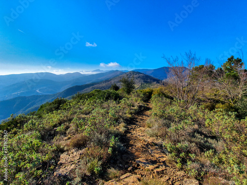 Alta via dei monti liguri tra Vado e Spotorno
