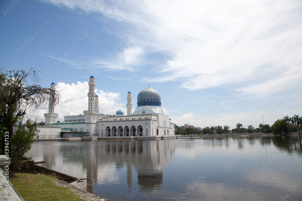 Fototapeta premium Kota Kinabalu City Islamic Temple