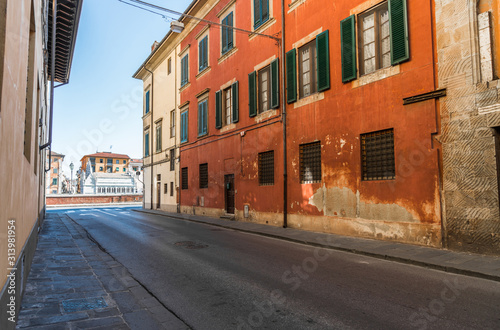 Fototapeta Naklejka Na Ścianę i Meble -  Narrow streets of Pisa ancient town with traditional architecture, Italy