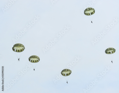 Wallpaper Mural Parachute soldiers in the sky