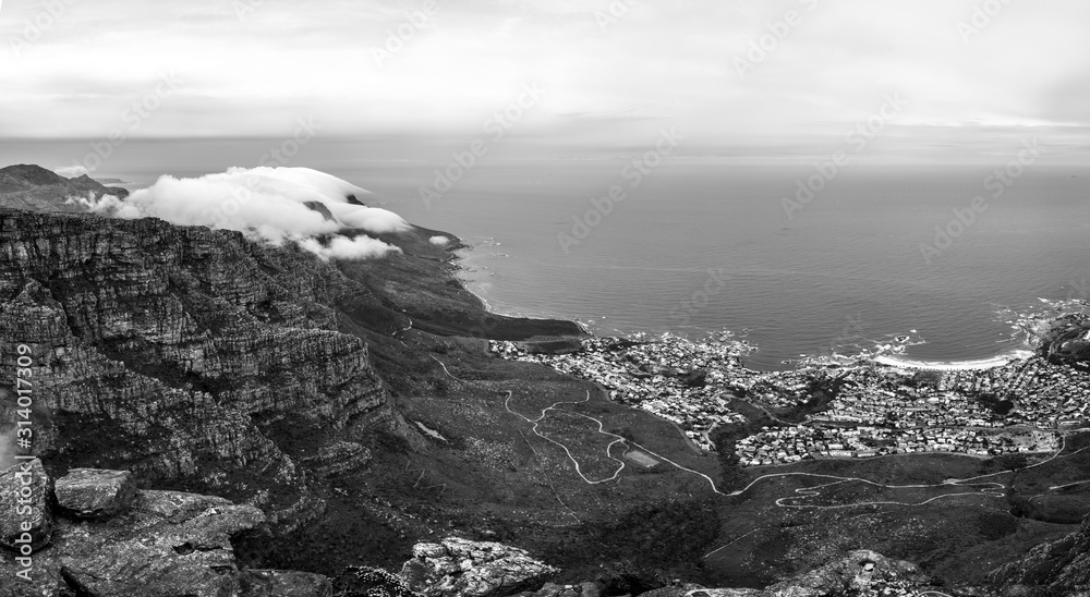 Clouds rolling over Table Mountain in Cape Town, Southafica. This fenomenon is called Tablecloth.