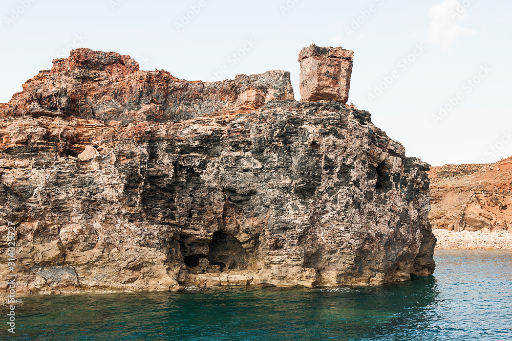 Felsformationen an der Küste der Insel Milos, Griechenland