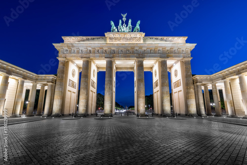 Symmetrical night shot of the Brandenburg Gate in Berlin