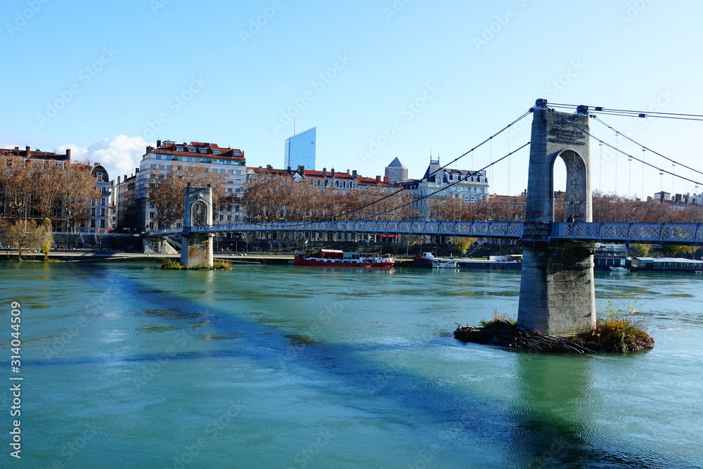 Obraz premium Puente Passerelle du Collège sobre el río Rhône, Lyon, Francia