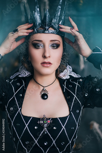 Bilde på lerret Evil Queen in a black dress