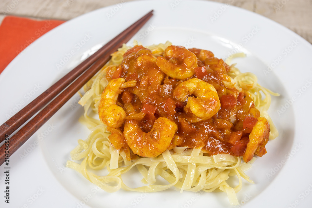 crevettes sauce aigre-douce et nouilles crevettes sauce aigre-douce et nouilles