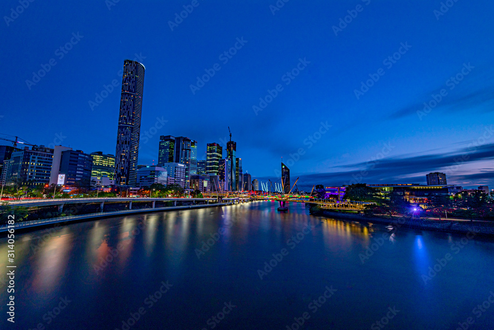 Fototapeta premium ブリスベンシティの夜