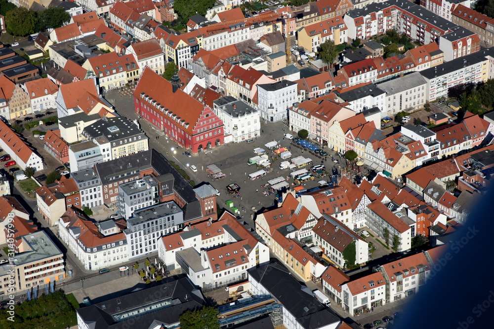 Greifswald, Markttag im alten Stadtzentrum 2014