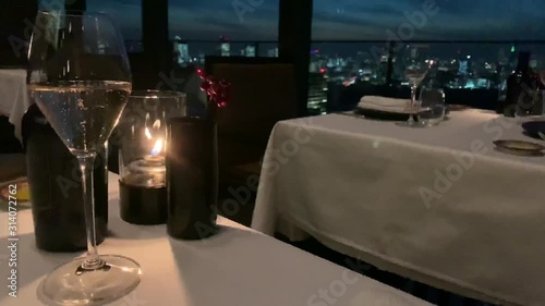 高級レストランでのディナー