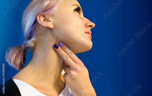 A young woman checks the pulse neck.