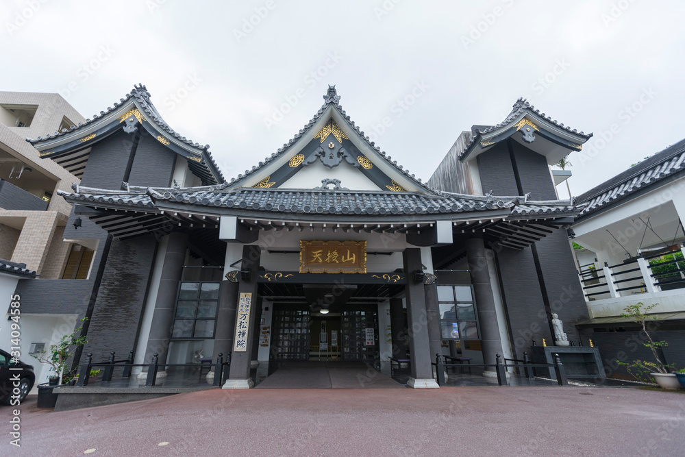 Fototapeta premium Beautiful architecture of Banshoin temple in Naha, Okinawa, Japan