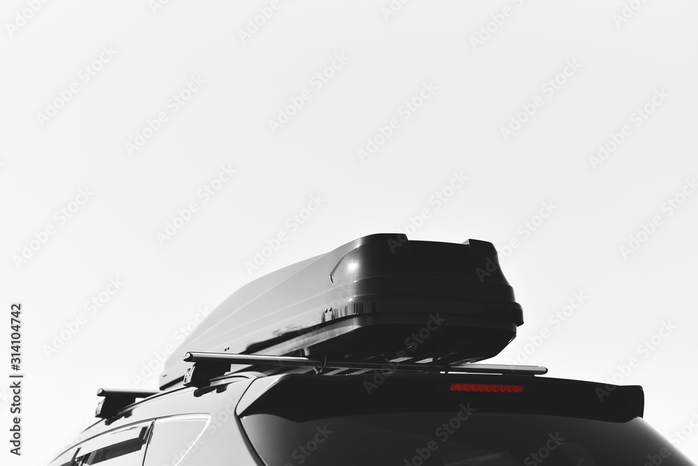 Naklejka premium trunk box fixed at roof top of the car