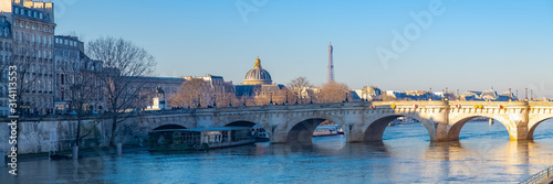 Foto Paris, the Pont-Neuf on the Seine, typical panorama of the french capital
