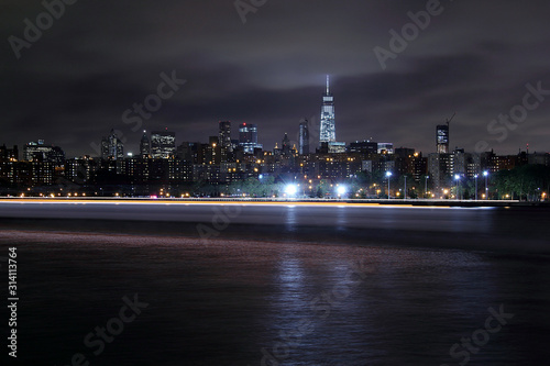 Lichtspur auf dem East River