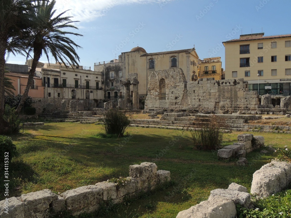 Siracusa Ortigia island – Temple of Apollo, the oldest doric temple in Sicily