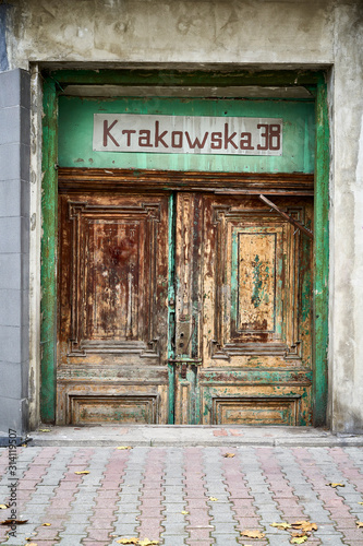 wooden door © Tadeusz Ibrom