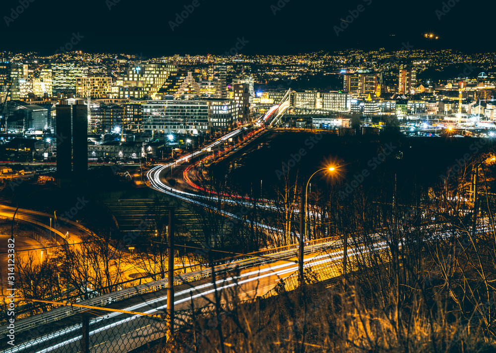 Fototapeta premium Oslo nocą, stolica Norwegii, Skandynawia, Europa