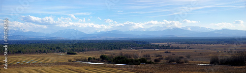 Panorama gór Tatr w pasmie Karpat w Polsce widok z Orawy photo