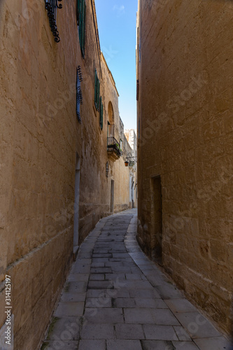 Fototapeta Naklejka Na Ścianę i Meble -  tiny narrow empty street in Mdina