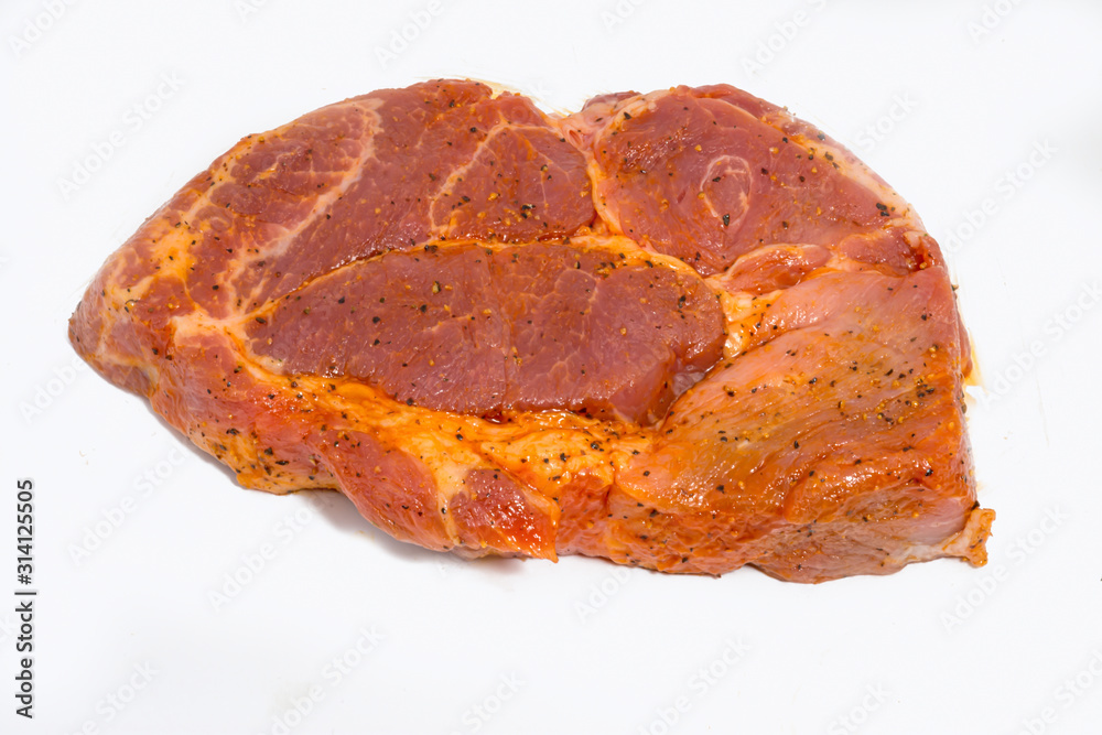 Rohes Schweinesteak zum Grillen Rohes Schweinesteak zum Grillen