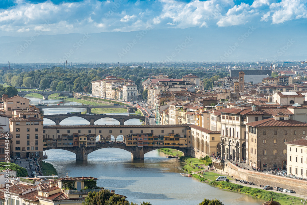 Fototapeta premium Panoramic view of Florence and Ponte Vecchio. Italy