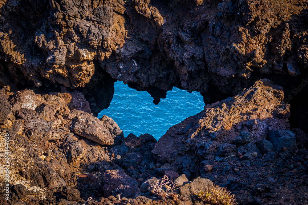 mar, rocas y paisaje 