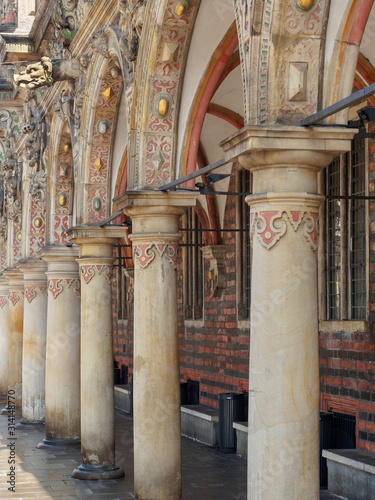 Obraz na płótnie Arcades and columns of the historic town hall in Bremen, Germany w salonie