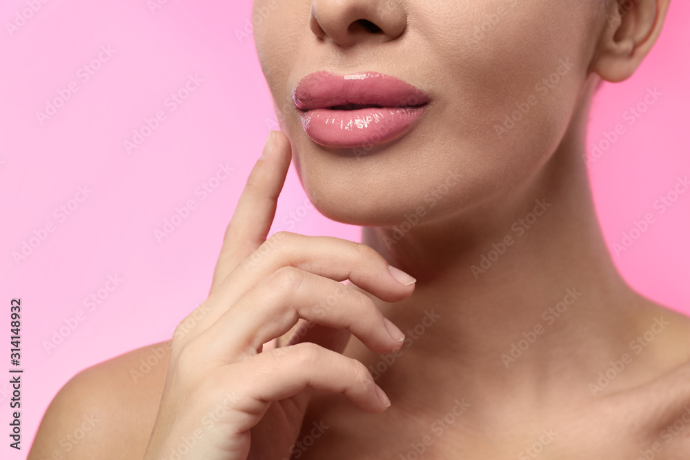 Fototapeta premium Woman with glossy lipstick on pink background, closeup