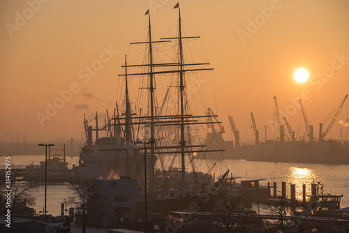 Fototapeta Naklejka Na Ścianę i Meble -  Port of Hamburg in the early sunrise