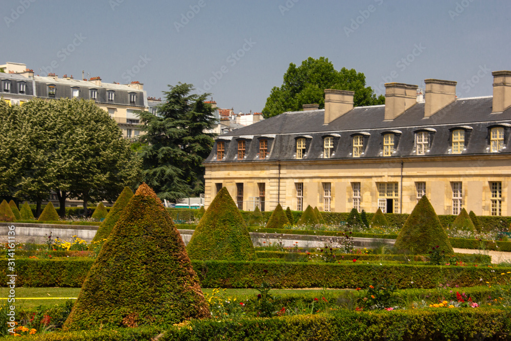 Obraz premium Invalides gardens