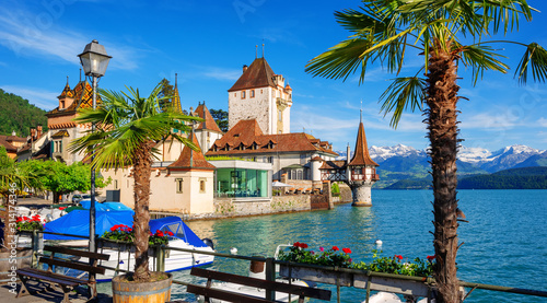 Foto Oberhofen castle on Lake Thun, Switzerland