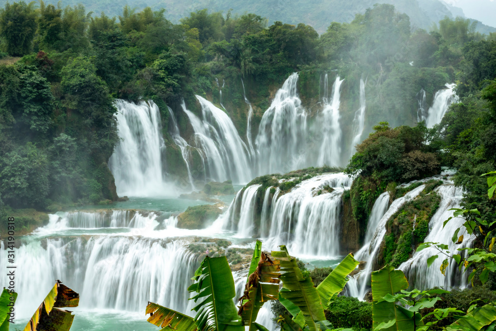 Obraz premium The Detian Falls