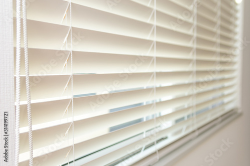 白いブラインド