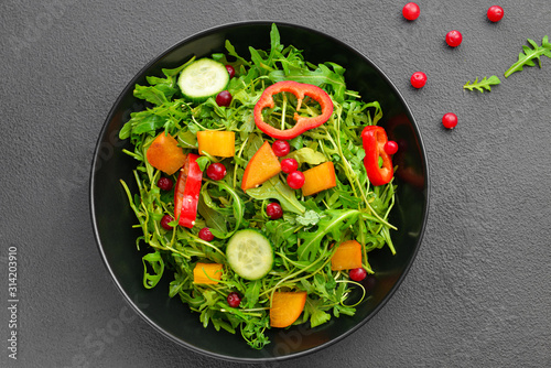 Tableau sur toile Plate with tasty salad on grey background
