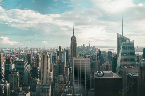 Amazing panoramic view of Empire State from Top Of The Rock © Kevin