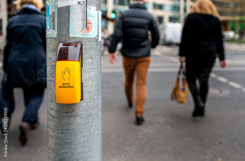 Wallpaper Mural Touch Signal Torontodigital.ca