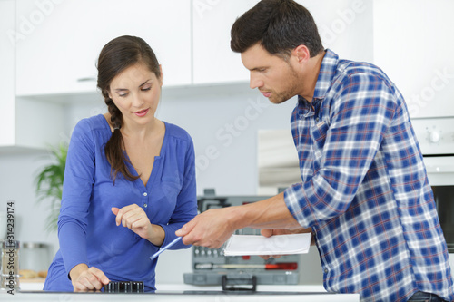 seller helping customer fitting a washing machine