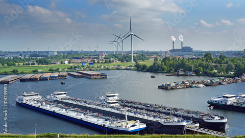 Fotografia Dutch waterway , barges and factories