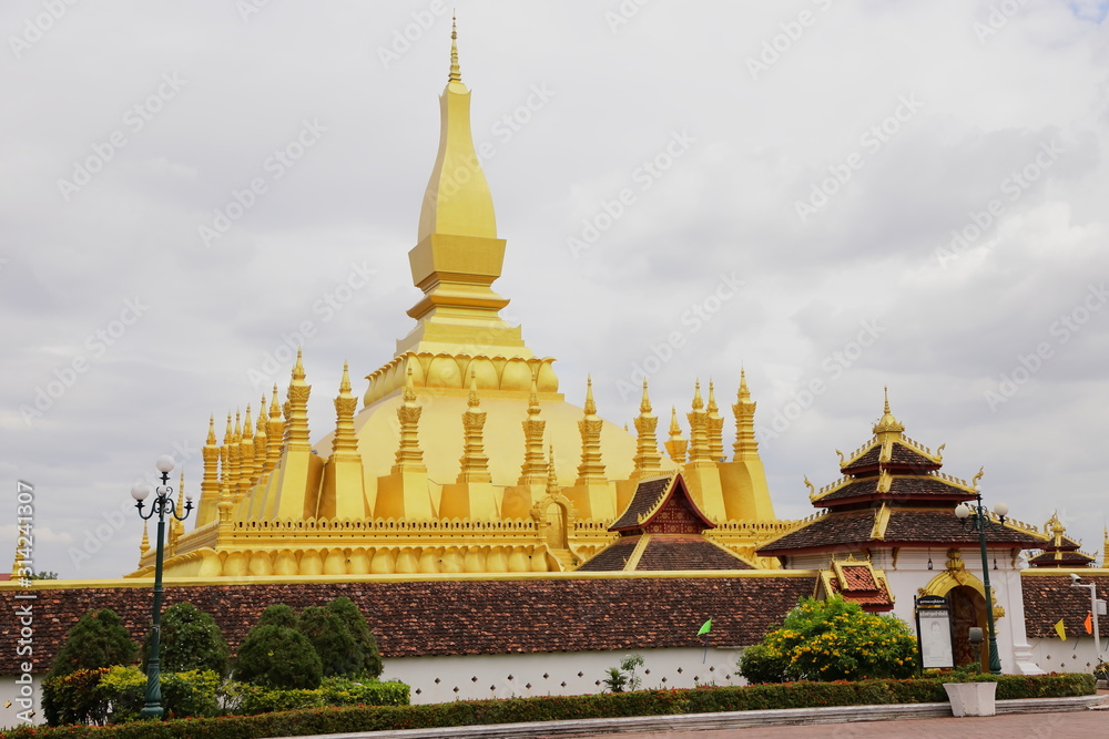 Fototapeta premium Pha That Luang monument, Vientiane, Laos.