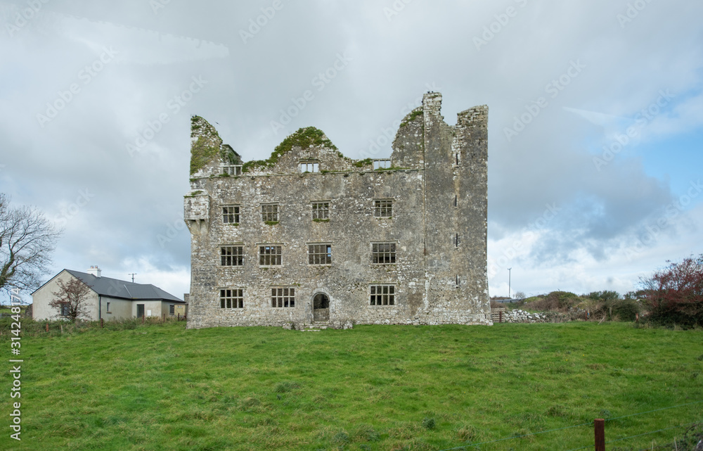 old castel in ireland