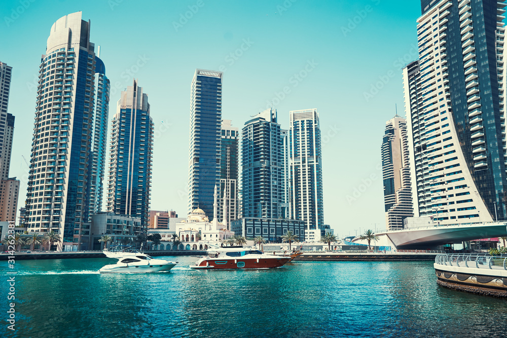 Fototapeta premium Sunny day cityscape of Dubai marina embankment with skyscraper.