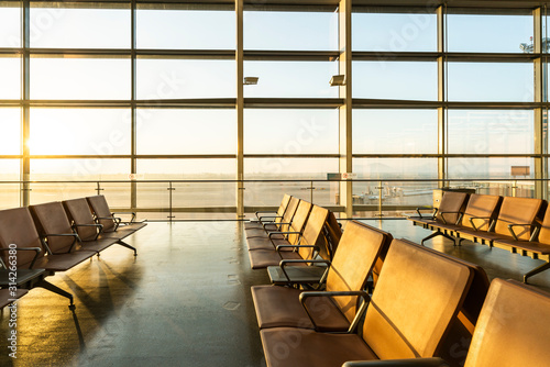 Obraz na płótnie Chairs in modern airport terminal w salonie