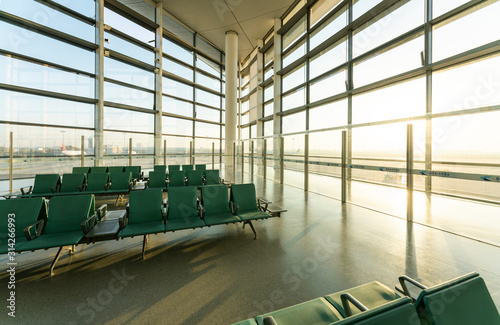 Obraz na płótnie Chairs in modern airport terminal w salonie