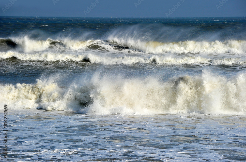 The incoming waves in the shore of the East Sea.