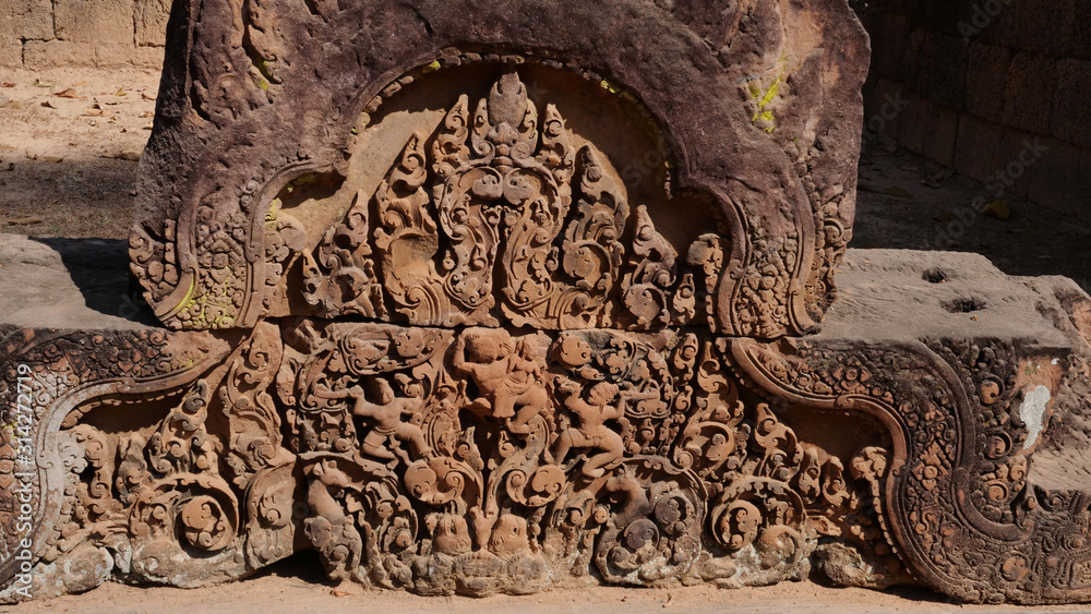 Φωτογραφία Stone ruin of carving art details at Banteay Srei Angkor temple in Siem Reap, Cambodia