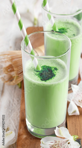 Green matcha milk