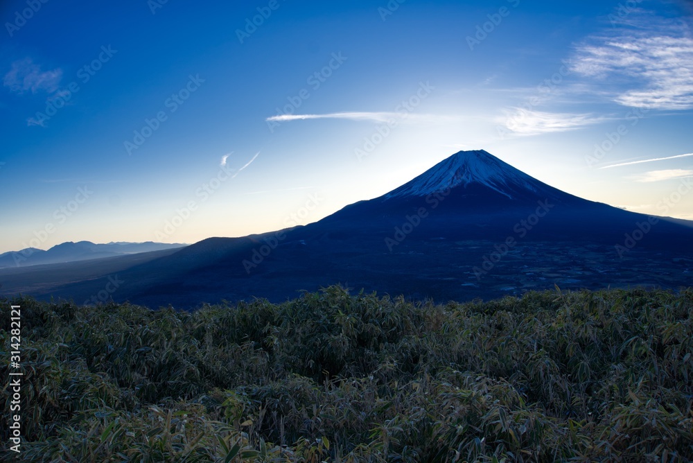 富士山　夜明け　朝　青空　雪　雪山